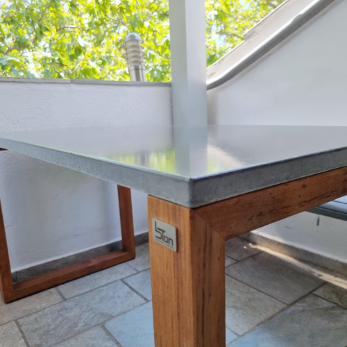 Concrete table, teak wood